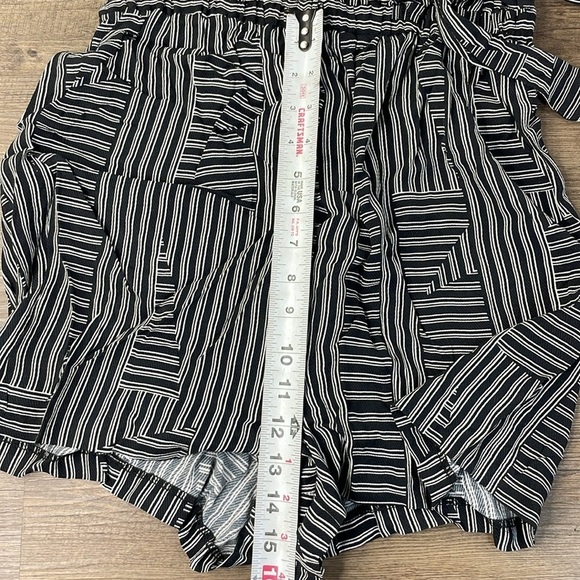 TOPSHOP Women’s Belted Black and White Striped Playsuit Jumpsuit, size 6 - Picture 11 of 14